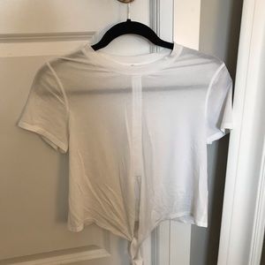 White lululemon tshirt